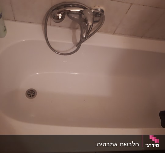 אמבטיה עם ברז ומקלחת יד